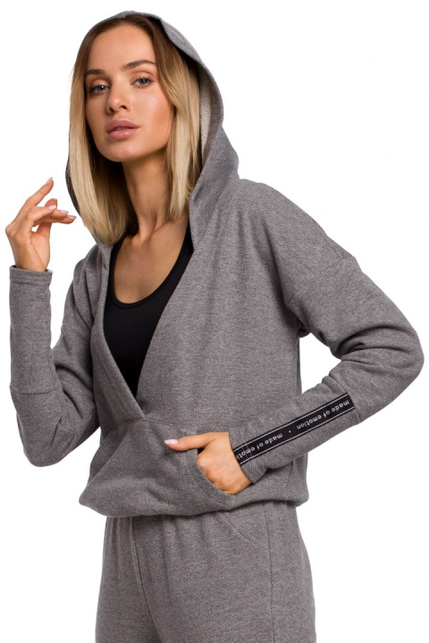 Bluza damska dresowa z kopertowym dekoltem i kapturem szara me552 Bluza damska dresowa z kopertowym dekoltem i kapturem szara me552