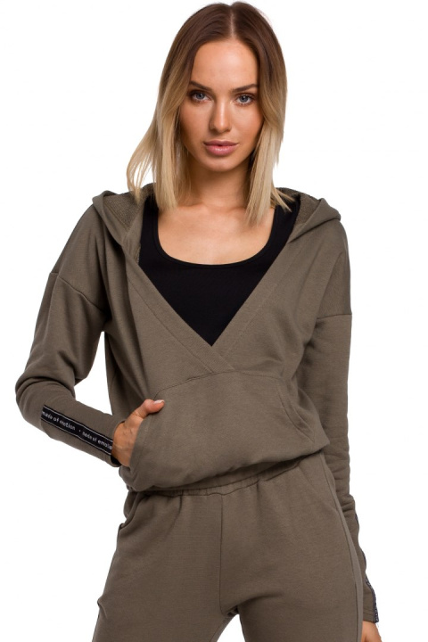 Bluza damska dresowa z kopertowym dekoltem i kapturem khaki me552 Bluza damska dresowa z kopertowym dekoltem i kapturem khaki me552