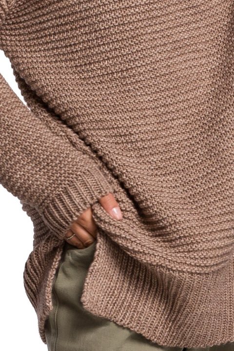 Sweter damski gruby oversize z golfem i ściągaczem cappuccino BK047 Sweter damski gruby oversize z golfem i ściągaczem cappuccino BK047