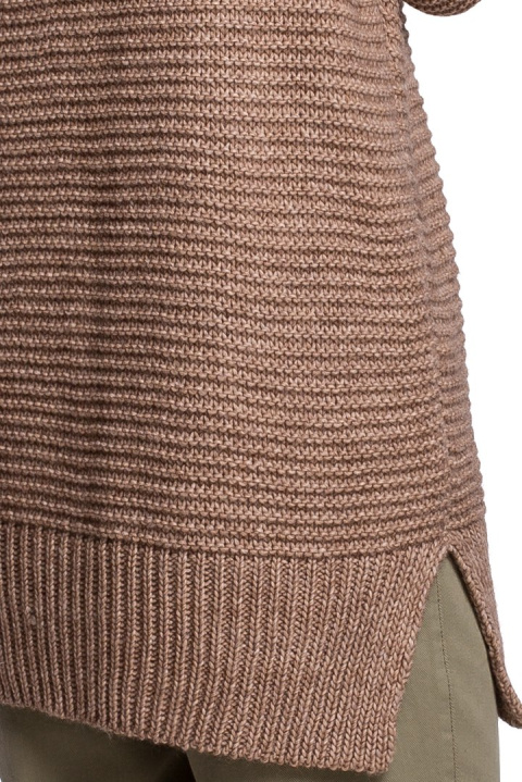 Sweter damski gruby oversize z golfem i ściągaczem cappuccino BK047 Sweter damski gruby oversize z golfem i ściągaczem cappuccino BK047