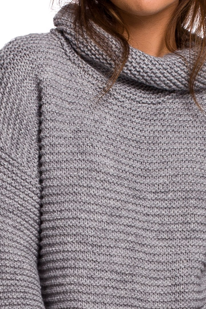 Sweter damski gruby oversize z golfem i ściągaczem szary BK047 Sweter damski gruby oversize z golfem i ściągaczem szary BK047