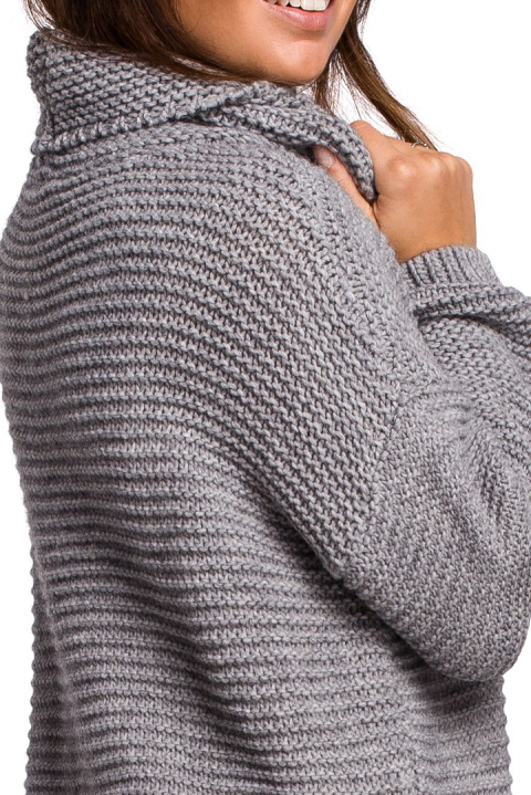 Sweter damski gruby oversize z golfem i ściągaczem szary BK047 Sweter damski gruby oversize z golfem i ściągaczem szary BK047