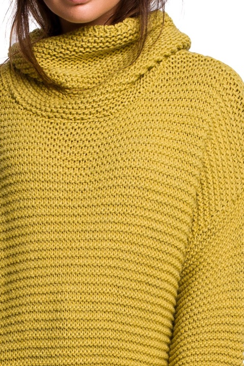 Sweter damski gruby oversize z golfem i ściągaczem limonkowy BK047 Sweter damski gruby oversize z golfem i ściągaczem limonkowy BK047