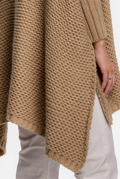 Sweter damski ponczo peleryna oversize z golfem kamelowy BK049 Sweter damski ponczo peleryna oversize z golfem kamelowy BK049