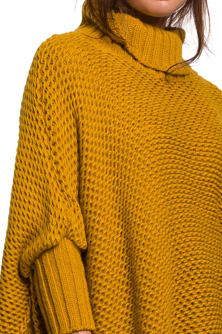 Sweter damski ponczo peleryna oversize z golfem miodowy BK049 Sweter damski ponczo peleryna oversize z golfem miodowy BK049