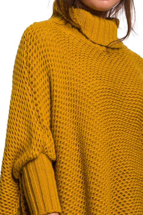 Sweter damski ponczo peleryna oversize z golfem miodowy BK049 Sweter damski ponczo peleryna oversize z golfem miodowy BK049
