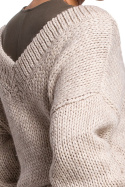 Sweter damski gruby ze ściągaczem i dekoltem V beżowy BK046