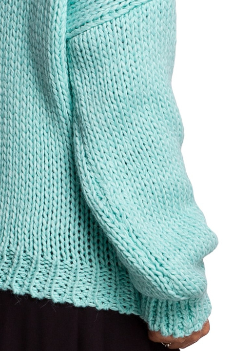 Sweter damski gruby ze ściągaczem i dekoltem V miętowy BK046 Sweter damski gruby ze ściągaczem i dekoltem V miętowy BK046