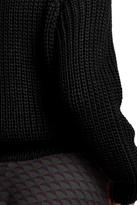 Sweter damski gruby ze ściągaczem i dekoltem pod szyję czarny BK045 Sweter damski gruby ze ściągaczem i dekoltem pod szyję czarny BK045