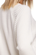 Sweter damski ze splotem warkoczowym okrągły dekolt ecru me554