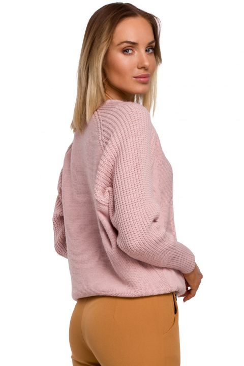 Sweter damski ze splotem warkoczowym okrągły dekolt różowy me554 Sweter damski ze splotem warkoczowym okrągły dekolt różowy me554