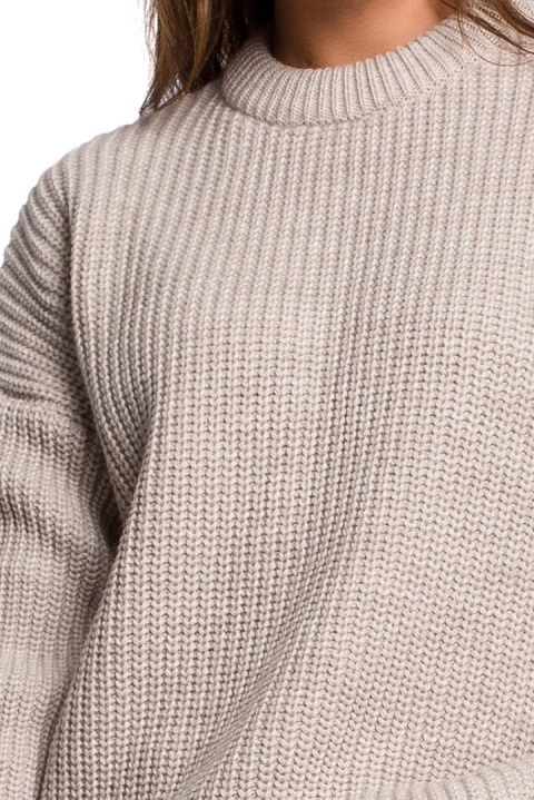 Sweter damski gruby z kimonowymi rękawami i ściągaczem beżowy BK052 Sweter damski gruby z kimonowymi rękawami i ściągaczem beżowy BK052