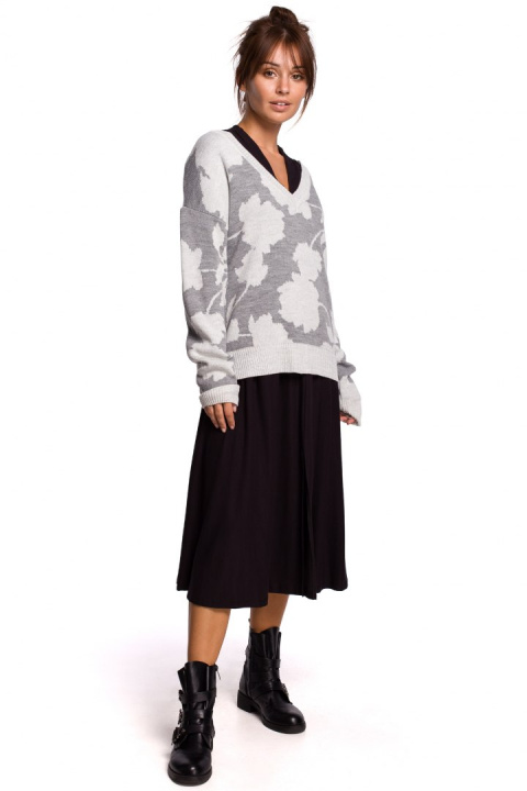Sweter damski oversize z kimonowymi rękawami i dekoltem V m1 BK056 Sweter damski oversize z kimonowymi rękawami i dekoltem V m1 BK056