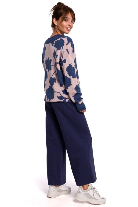 Sweter damski oversize z kimonowymi rękawami i dekoltem V m2 BK056 Sweter damski oversize z kimonowymi rękawami i dekoltem V m2 BK056