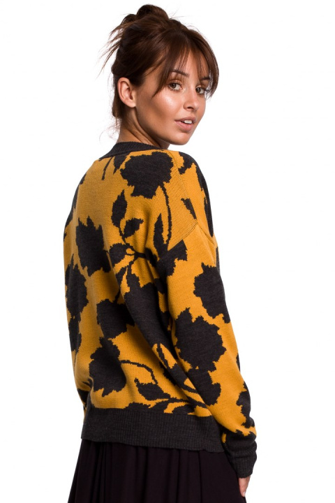 Sweter damski oversize z kimonowymi rękawami i dekoltem V m3 BK056 Sweter damski oversize z kimonowymi rękawami i dekoltem V m3 BK056