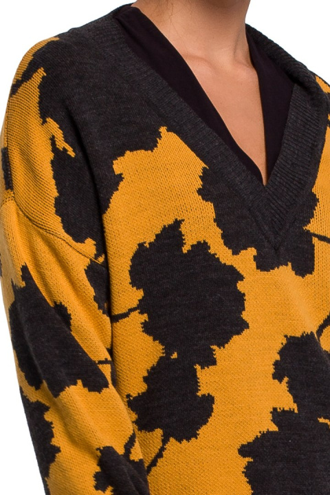 Sweter damski oversize z kimonowymi rękawami i dekoltem V m3 BK056 Sweter damski oversize z kimonowymi rękawami i dekoltem V m3 BK056