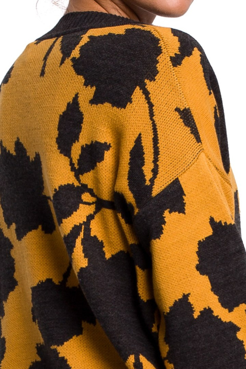 Sweter damski oversize z kimonowymi rękawami i dekoltem V m3 BK056 Sweter damski oversize z kimonowymi rękawami i dekoltem V m3 BK056