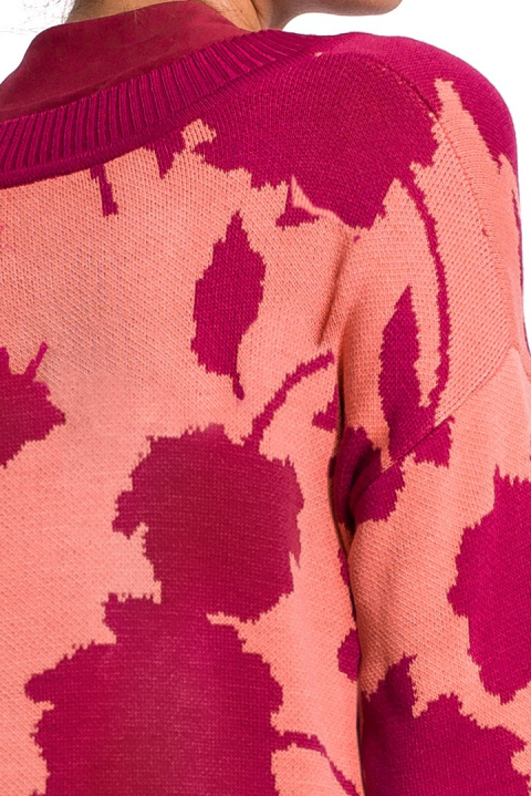 Sweter damski oversize z kimonowymi rękawami i dekoltem V m4 BK056 Sweter damski oversize z kimonowymi rękawami i dekoltem V m4 BK056