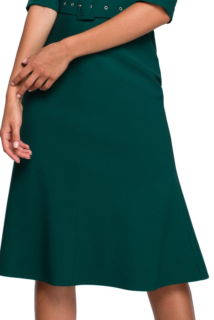 Elegancka sukienka midi z kołnierzykiem i paskiem zielona S231 Elegancka sukienka midi z kołnierzykiem i paskiem zielona S231