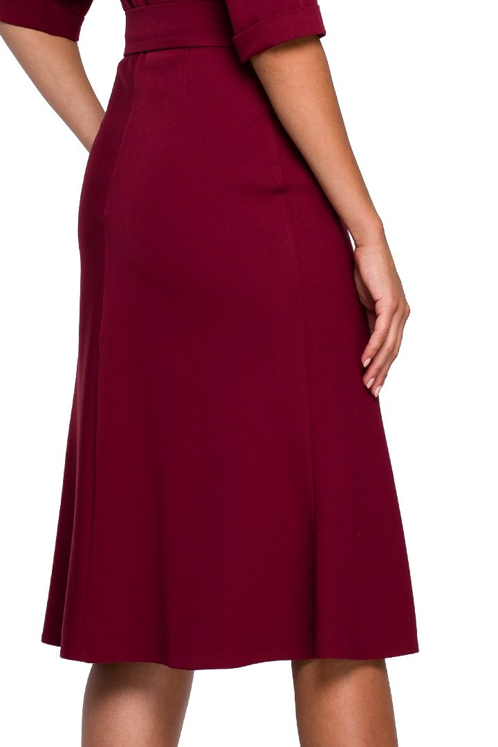 Elegancka sukienka midi z kołnierzykiem i paskiem bordowa S231 Elegancka sukienka midi z kołnierzykiem i paskiem bordowa S231