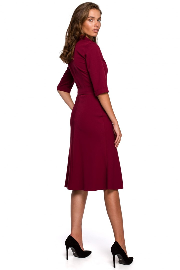Elegancka sukienka midi z kołnierzykiem i paskiem bordowa S231 Elegancka sukienka midi z kołnierzykiem i paskiem bordowa S231