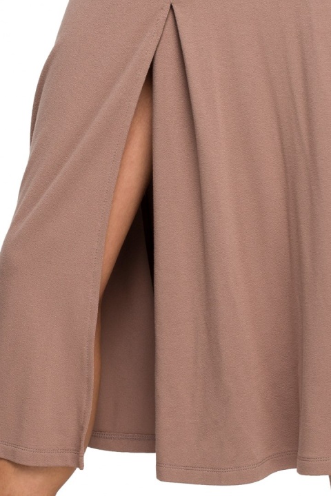 Sukienka rozkloszowana z wiskozy długi rękaw rozcięcie cappuccino S234 Sukienka rozkloszowana z wiskozy długi rękaw rozcięcie cappuccino S234
