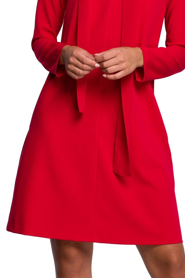 Elegancka sukienka trapezowa z długim rękawem dekolt V czerwona S233