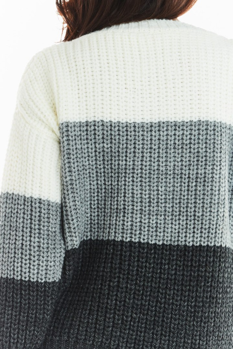 Sweter damski trzykolorowy z dekoltem w serek szary A390 Sweter damski trzykolorowy z dekoltem w serek szary A390