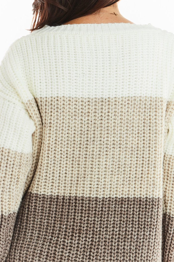 Sweter damski trzykolorowy z dekoltem V i ściągaczem beżowy A390 Sweter damski trzykolorowy z dekoltem V i ściągaczem beżowy A390