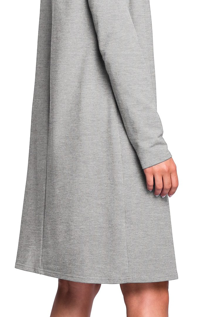 Luźna sukienka midi oversize z kołnierzem długi rękaw szara B132 Luźna sukienka midi oversize z kołnierzem długi rękaw szara B132