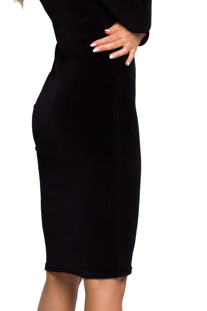Elegancka sukienka welurowa ołówkowa midi długi rękaw czarna me565