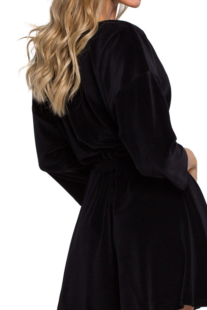 Sukienka welurowa rozkloszowana mini z gumą w pasie czarna me564