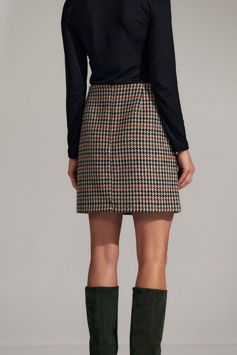 Spódnica trapezowa mini w pepitkę z zaszewkami zapinana w119 M723 Spódnica trapezowa mini w pepitkę z zaszewkami zapinana w119 M723