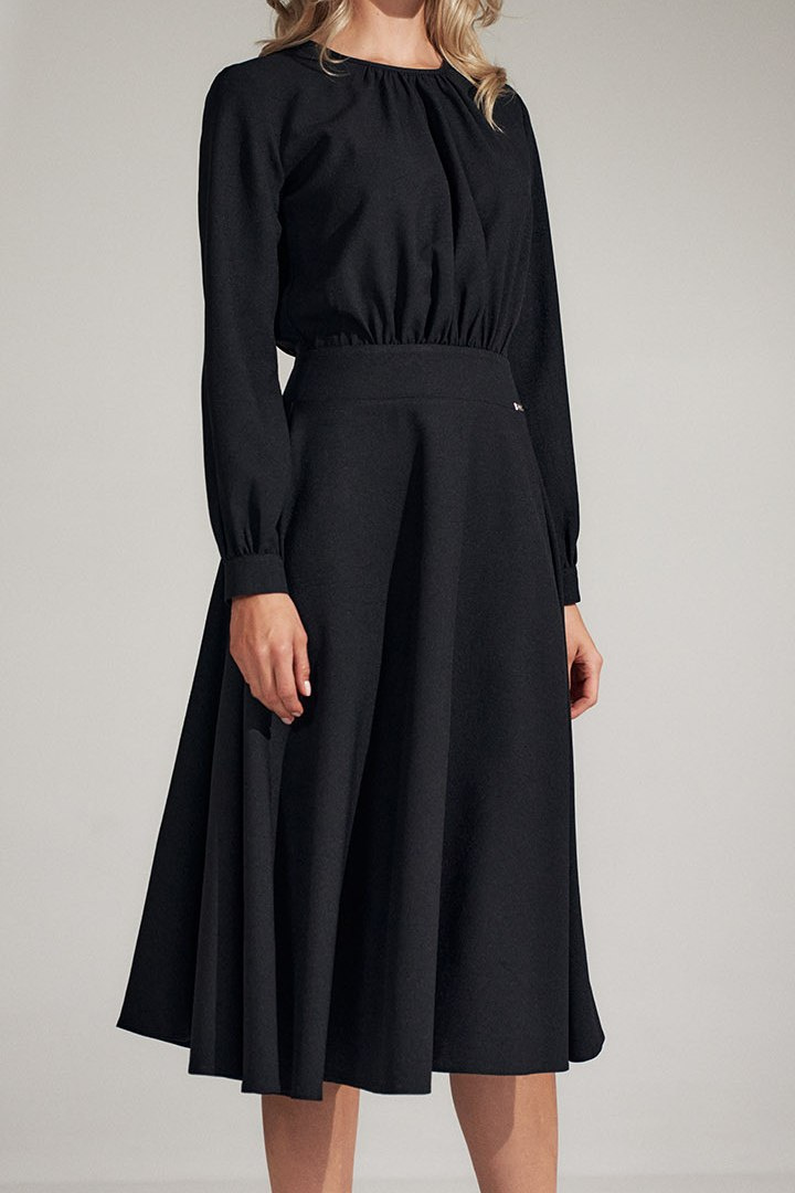 Sukienka rozkloszowana midi z długim marszczonym rękawem czarna M724
