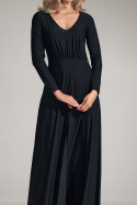 Sukienka maxi rozkloszowana z rozcięciem i dekoltem V czarna M727