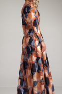 Sukienka maxi rozkloszowana z rozcięciem i dekoltem w serek w120 M728
