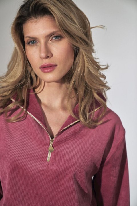 Bluza damska sztruksowa z gumką rozpinana ze stójką różowa M741 Bluza damska sztruksowa z gumką rozpinana ze stójką różowa M741