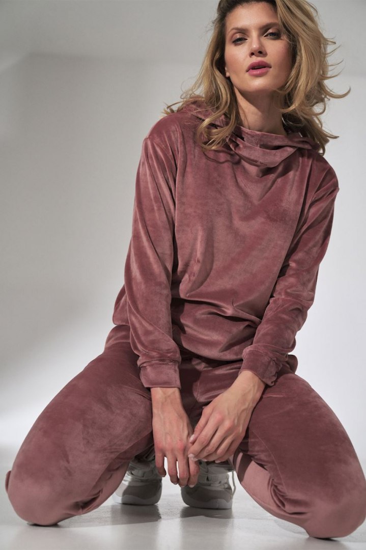 Bluza damska welurowa z kapturem stójką i ściągaczem różowa M745 Bluza damska welurowa z kapturem stójką i ściągaczem różowa M745