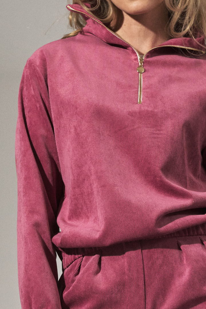 Bluza damska sztruksowa z gumką rozpinana ze stójką różowa M741