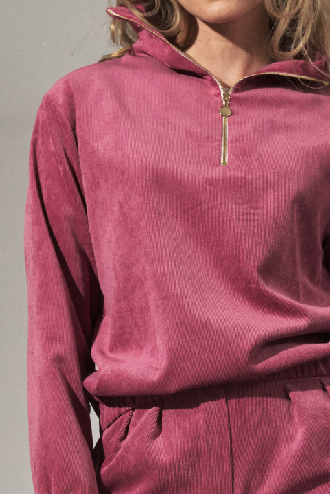 Bluza damska sztruksowa z gumką rozpinana ze stójką różowa M741 Bluza damska sztruksowa z gumką rozpinana ze stójką różowa M741