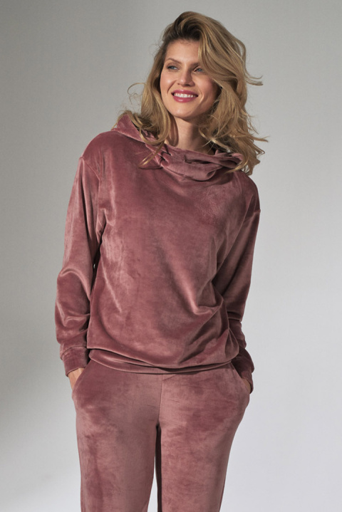 Bluza damska welurowa z kapturem stójką i ściągaczem różowa M745 Bluza damska welurowa z kapturem stójką i ściągaczem różowa M745