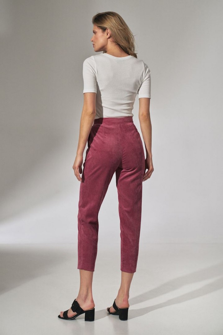 Spodnie damskie sztruksowe z kieszeniami zwężane nogawki różowe M742