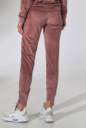 Spodnie damskie dresowe welurowe zwężane nogawki różowe M746