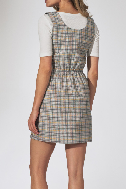 Sukienka mini w kratę na szelkach bez rękawów zapinana w121 M736 Sukienka mini w kratę na szelkach bez rękawów zapinana w121 M736