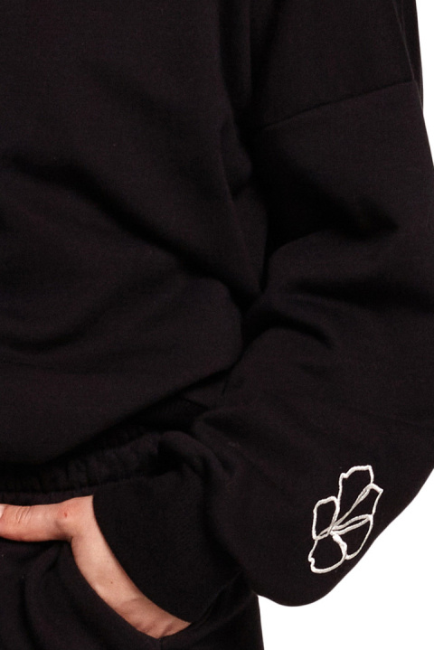 Bluza damska oversize z głębokim dekoltem na plecach czarna B185 Bluza damska oversize z głębokim dekoltem na plecach czarna B185