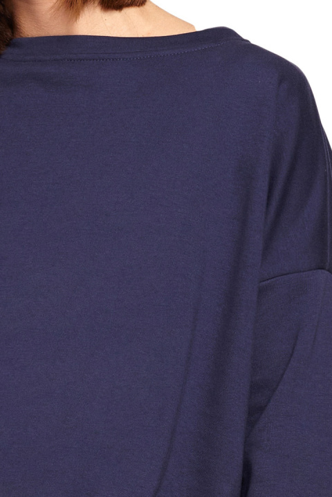 Bluza damska oversize z głębokim dekoltem na plecach niebieska B185 Bluza damska oversize z głębokim dekoltem na plecach niebieska B185