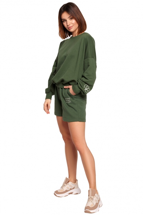 Bluza damska oversize z głębokim dekoltem na plecach zielona B185 Bluza damska oversize z głębokim dekoltem na plecach zielona B185