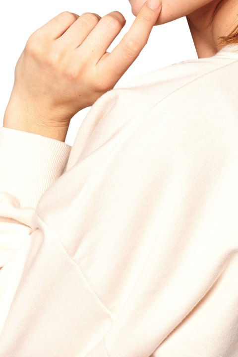 Bluza damska oversize z głębokim dekoltem na plecach waniliowa B185 Bluza damska oversize z głębokim dekoltem na plecach waniliowa B185