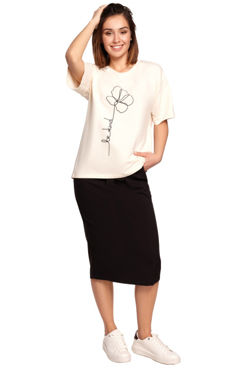 Bawełniana koszulka damska t-shirt z kwiatkiem śmietankowa B187 Bawełniana koszulka damska t-shirt z kwiatkiem śmietankowa B187