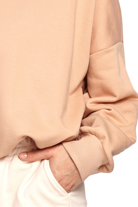 Bluza damska oversize z głębokim dekoltem na plecach beżowa B185 Bluza damska oversize z głębokim dekoltem na plecach beżowa B185